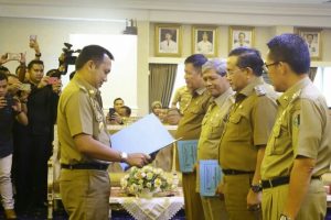 Gubernur Ridho Serahkan SK Pelaksana Pemimpin Daerah