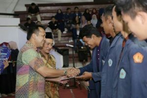 Gubernur akan Tambah Kuota Beasiswa Anak Petani di Polinela