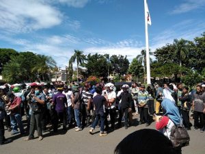 Unjuk Rasa Aparat Desa Lampung Utara pun Dihelat