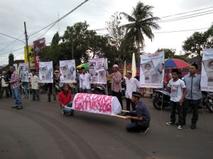 Tewasnya Sopir Pejabat Lampura, Pemuda Peduli Gelar Aksi