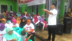 Jurkam Arinal-Nunik Sambangi Warga Desa Sukadana Lampura