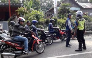 Satlantas Atur Pelintas Jalur Pemasangan Kabel PLN