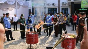 Kejari Lampura Musnahkan Barang Bukti Narkoba