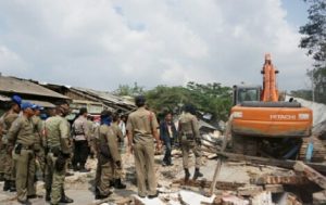 Penggusuran Pasar Griya Sukarame Ricuh, Beberapa Warga Terluka