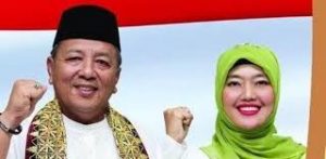 Massa Unjuk Rasa Tolak Arinal-Nunik