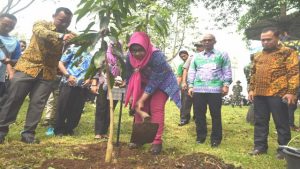 Dinas Pariwisata Tanggamus Gelar Konservasi Penanaman Pohon