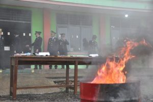 Seribu HP dan Sajam Dimusnahkan Rutan-Lapas Kotabumi