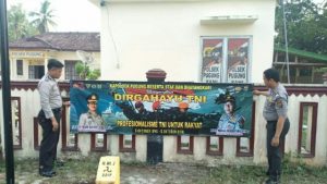 Jelang HUT TNI ke-73 Polres Tanggamus Pasang Spanduk