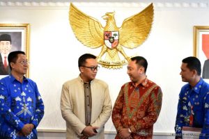 Jemput Bola Sarana Olahraga, Bupati Lampura Bertemu Menpora