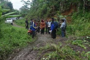 Bupati Dewi Handajani Pagi  Jumat Kunjungi Korban Banjir