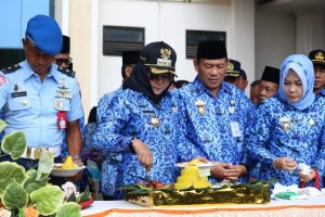 Winarti Pimpin Upacara Hari Guru