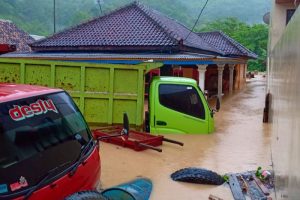 Akibat Banjir Tarahan, Kendaraan Bandar Lampung Bakauheni dialihkan Lewat Tol