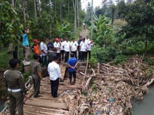 Wabup Tanggamus Tinjau Lokasi Pasca Banjir Pekon Wah Gelang