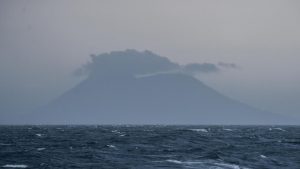Anak Krakatau Erupsi, Status Waspada