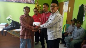 Bupati Tulangbawang Winarti Serahkan  Bantuan Korban Bencana Puting Beliung