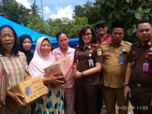 Kajari Lampura Bantu Warga Terdampak Banjir