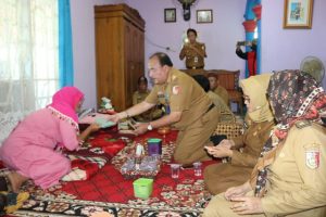 Bupati Winarti Beri Bantuan Korban Tenggelam Akibat Banjir