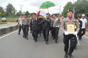 Wakapolres Tulang Bawang Pimpin Upacara Pemakaman Briptu Guntur Hijrah Saputra