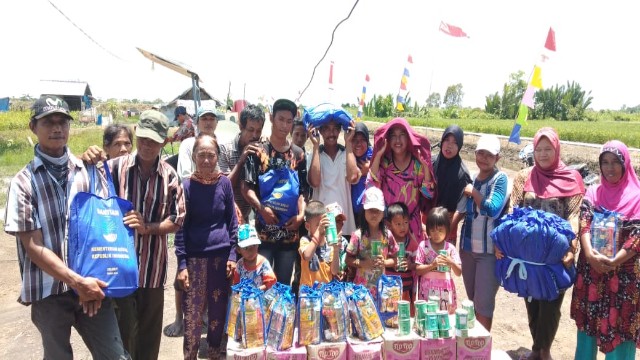 Bupati Tulangbawang Winarti Bantu Korban Bencana Puting Beliung Kampung KCA