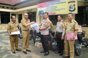 Pemkab Tanggamus Serahkan Kendaraan Dinas Untuk Forkopimda