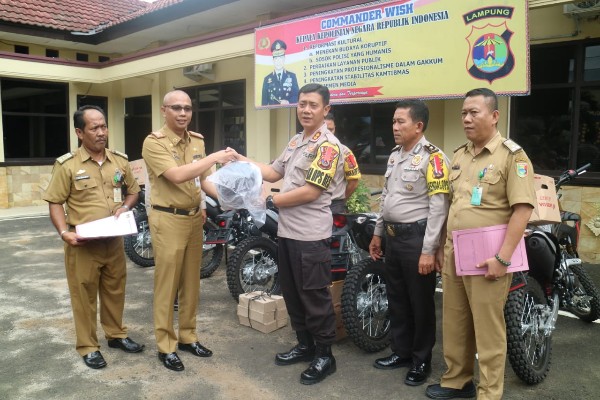 Pemkab Tanggamus Serahkan Kendaraan Dinas Untuk Forkopimda