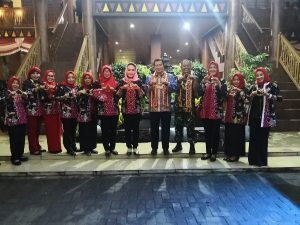 Bupati Tulangbawang Turun Langsung Jaga Stand Lampung Fair di Malam Pembukaan