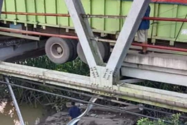 Jembatan Jebol, Jalur Lintas Timur Lampung Sumsel Putus