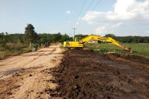 TMMD Bedarau, Realisasi Penimbunan Bahu Jalan Kiri-Kanan 1000 m Baru 19%