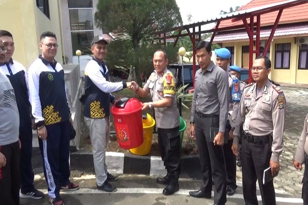 Menyambut Hari Adhi Yaksa Kejaksaan Negeri Kota Agung Bentuk Program Peduli Sampah