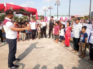 Lomba Panjat Pinang Meriahkan HUT Bhayangkara ke-73 Polres Mesuji