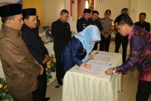 Bupati dan Pimpinan DPRD Tanggamus Tandatangani Nota Kesepahaman KUPA-PPAS Perubahan APBD Tahun 2019