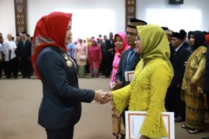 Bupati Tulang Bawang  Winarti Lantik Kepala Sekolah TK, SD dan SMP.