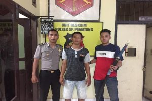Bawa Pedang, Tukang Parkir Ngamuk di Pasar Mesuji