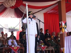 Bupati Tanggamus Dewi Handayani Pimpin Upacara Pengibaran Bendera Memperingati HUT RI Ke-74