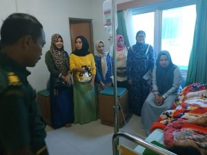 Ketua Persit Kodim 0426 Tulangbawang Kunjungi Anggota Yang Sakit