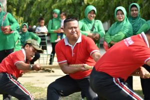 Kodim 0426 Tulang Bawang Gelar Olahraga Bersama Tarik Tambang Bersama Persit