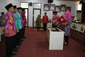 Bupati Tanggamus Dewi Handajani Lantik Pejabat Eselon Dua
