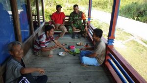 Babinsa Koramil 426-03 Rawa Jitu Lakukan Pembinaan Warga Desa Sungai Sidang