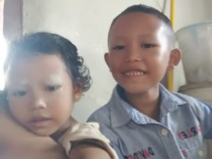 Celoteh Dua Anak Kampung Tulangbawang, Harus    Menempuh 10km agar Bisa Sekolah