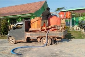 Kemarau Panjang Paksa Warga Rawajitu Tulangbawang Beli Air  Bersih untuk Kebutuhan Sehari-hari