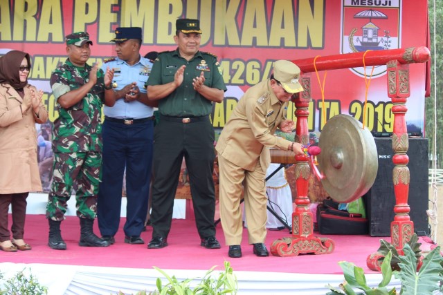 Plt Bupati Mesuji H.Sapli TH Pimpin Pembukaan Karya Bakti TNI 2019