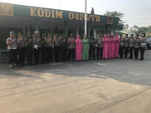 Rombongan Polisi Datangi Kodim 0426 Tulangbawang, Bikin Prajurit Kaget