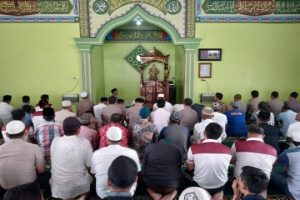 Usai Sholat Jumat Polres Tulangbawang Gelar Doa Bersama