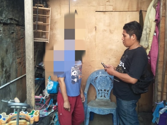 Ibu Rumah Tangga Ditemukan Tewas Tergantung di Belakang Rumahnya