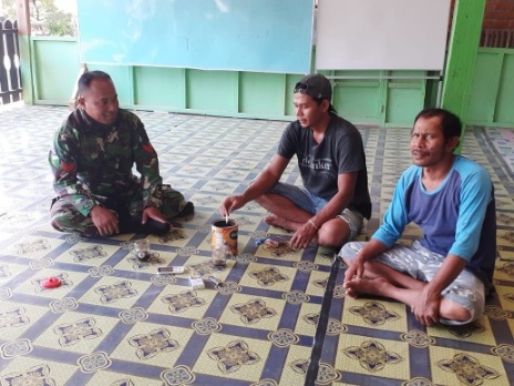 Perkuat Hubungan TNI -Rakyat Babinsa Koramil 426-01/Mesuji Lakukan Komsos