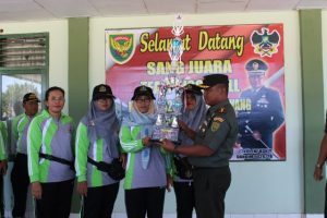 Dandim 0426 Tuba Letkol Inf Kohir Menerima Piala Bergilir Danrem 043 Cup