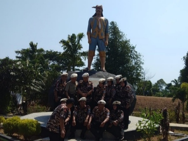 FKPPI Tulangbawang Ziarah ke Makam Pahlawan