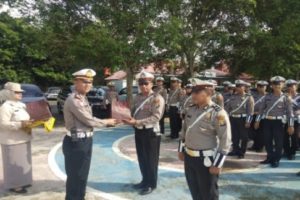 Dua Personel Satlantas Polres Tulang Bawang Mendapatkan Reward