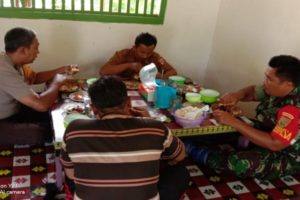Babinsa dan Babinkamtibmas  Jalin Silaturahmi Dengan Warga Desa Panca Warna