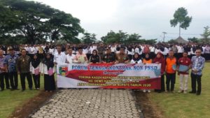 Bupati Tanggamus Menyerahkan 2.335 SK Guru Honorer